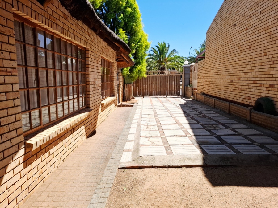 4 Bedroom Property for Sale in Pellissier Free State